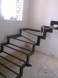 Металлический каркас лестницы